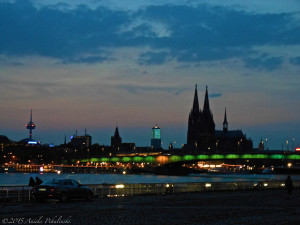 Köln skyline at dusk